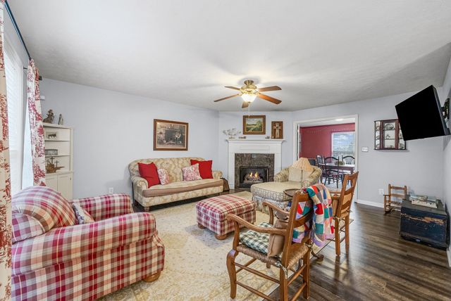 3459 Hickory Glen Dr, Clarksville, TN 37040