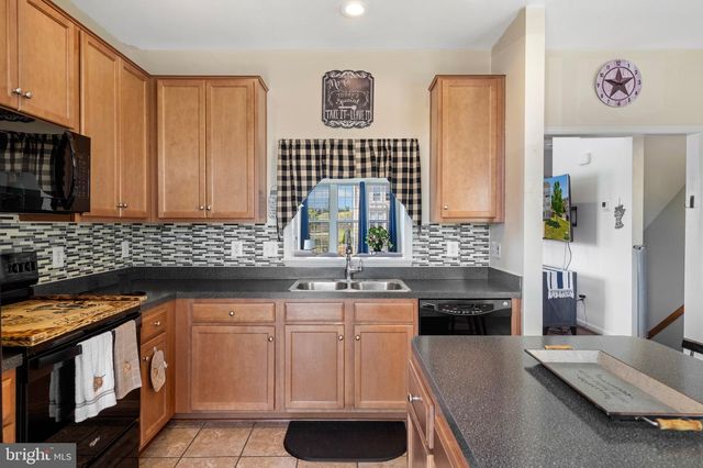18 SCHOLARSHIP LN, Martinsburg, WV 25404