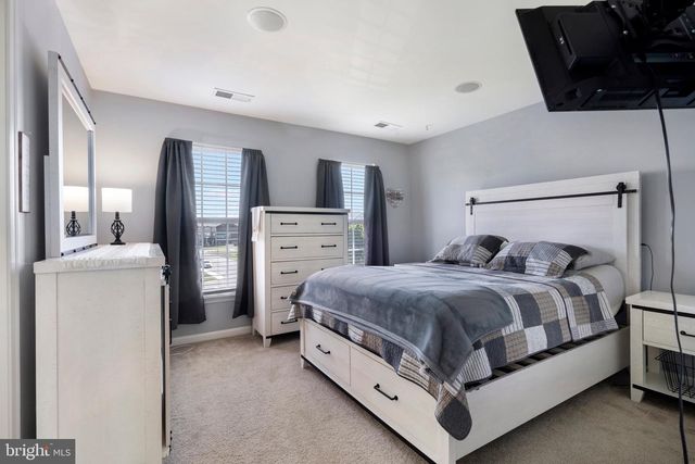18 SCHOLARSHIP LN, Martinsburg, WV 25404
