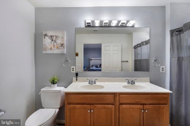 18 SCHOLARSHIP LN, Martinsburg, WV 25404
