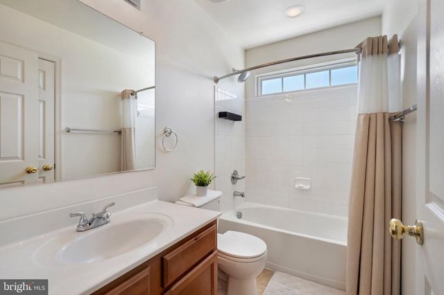 18 SCHOLARSHIP LN, Martinsburg, WV 25404