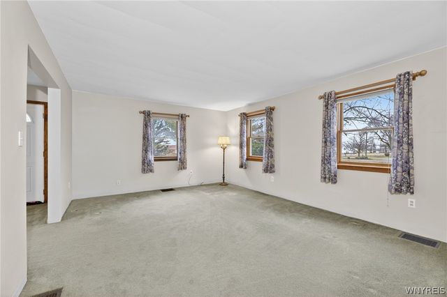 2115 Lockport Road, Wheatfield, NY 14304