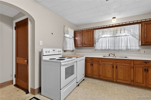 2115 Lockport Road, Wheatfield, NY 14304