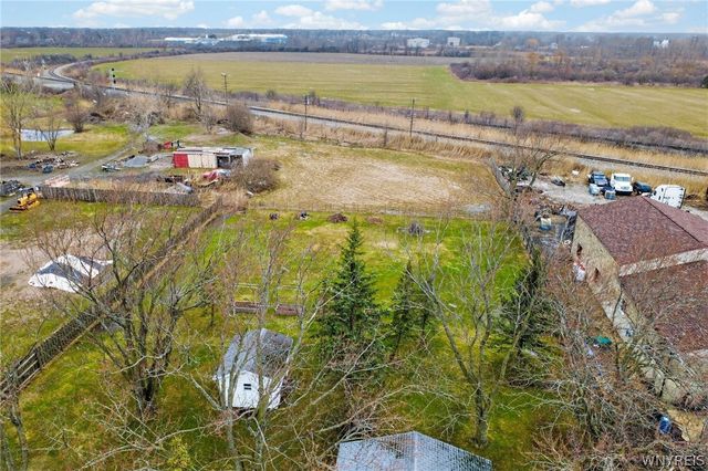 2115 Lockport Road, Wheatfield, NY 14304