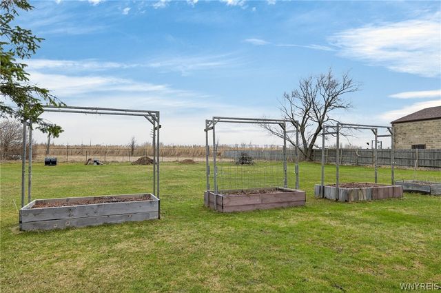 2115 Lockport Road, Wheatfield, NY 14304