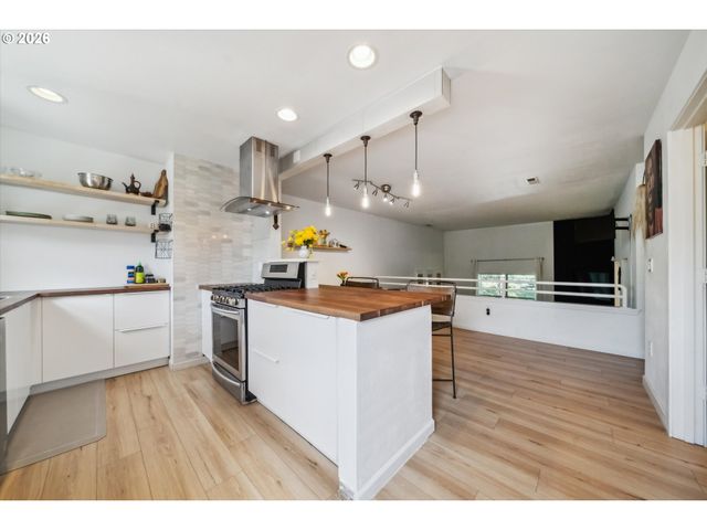 12142 Ne FREMONT St 11, Portland, OR 97220