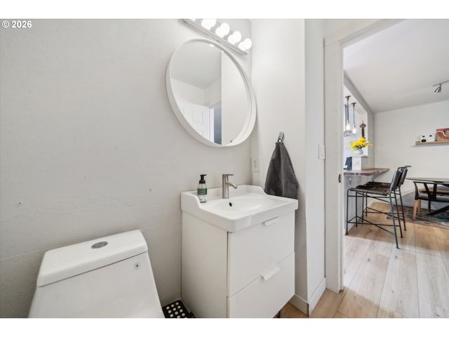 12142 Ne FREMONT St 11, Portland, OR 97220