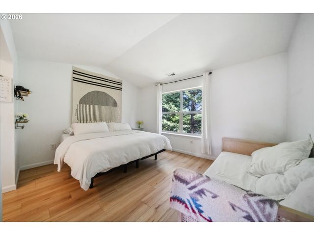 12142 Ne FREMONT St 11, Portland, OR 97220