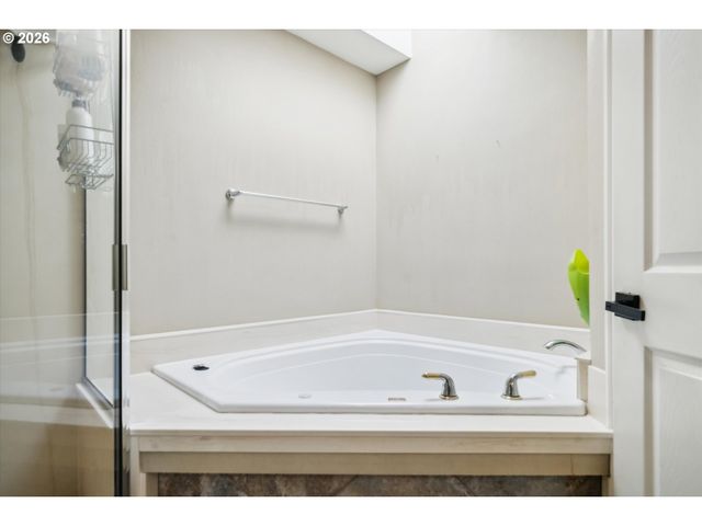 12142 Ne FREMONT St 11, Portland, OR 97220