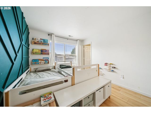12142 Ne FREMONT St 11, Portland, OR 97220