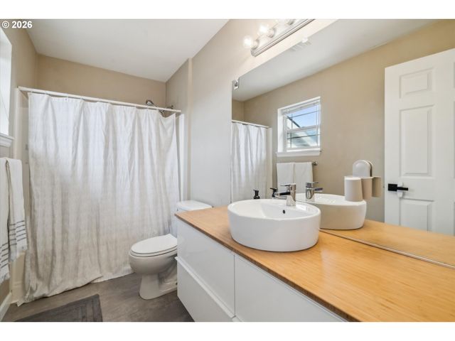 12142 Ne FREMONT St 11, Portland, OR 97220
