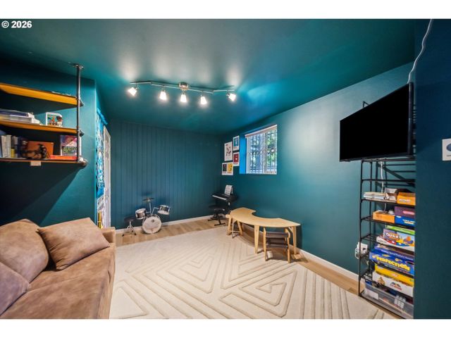 12142 Ne FREMONT St 11, Portland, OR 97220