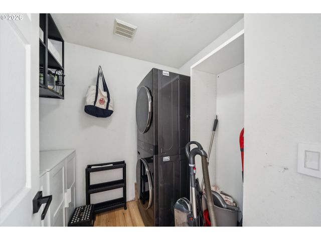 12142 Ne FREMONT St 11, Portland, OR 97220