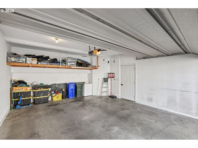 12142 Ne FREMONT St 11, Portland, OR 97220