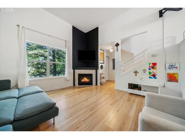 12142 Ne FREMONT St 11, Portland, OR 97220
