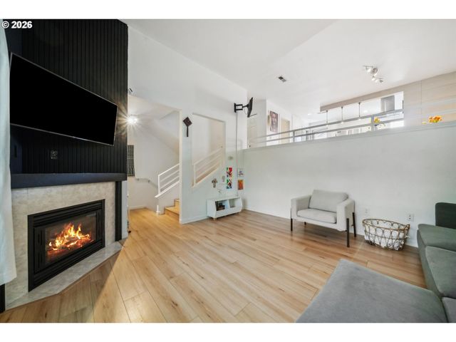 12142 Ne FREMONT St 11, Portland, OR 97220