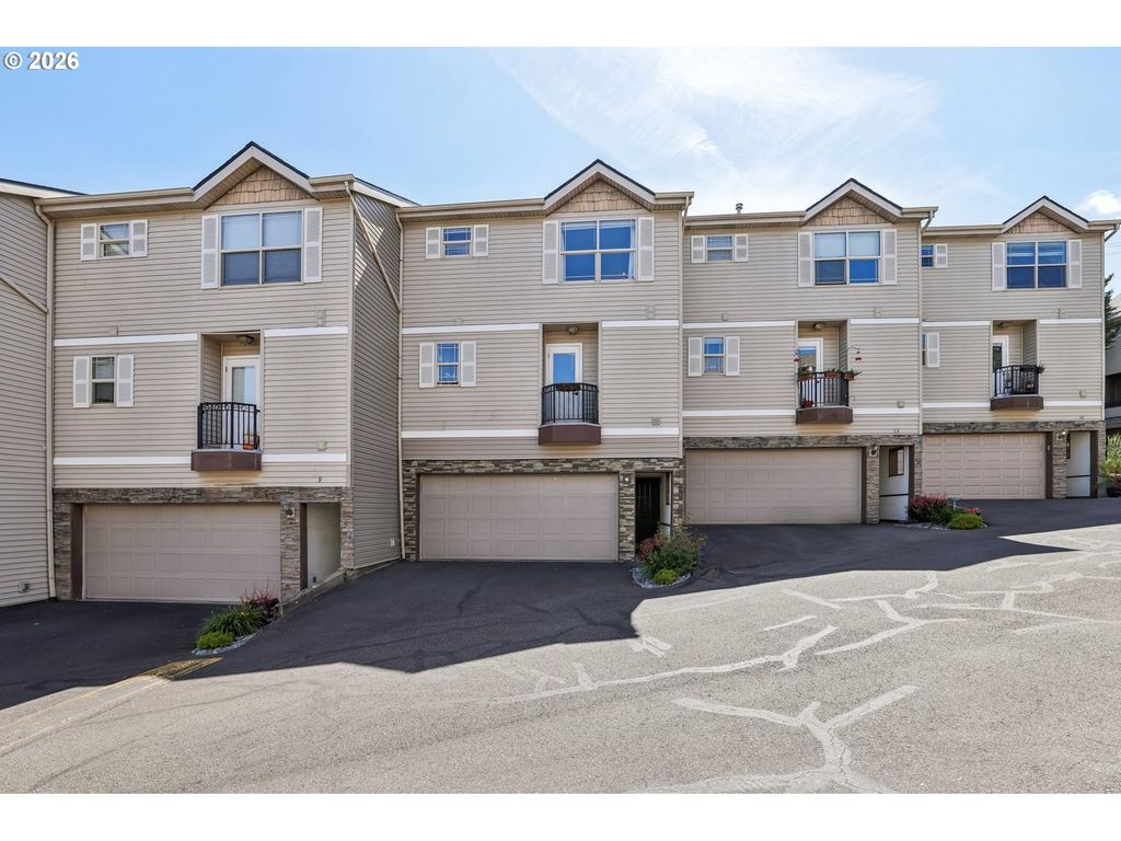 12142 Ne FREMONT St 11, Portland, OR 97220