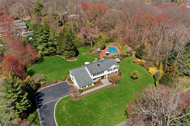 2 Cedarwood Court, Laurel Hollow, NY 11791