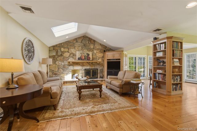 2 Cedarwood Court, Laurel Hollow, NY 11791