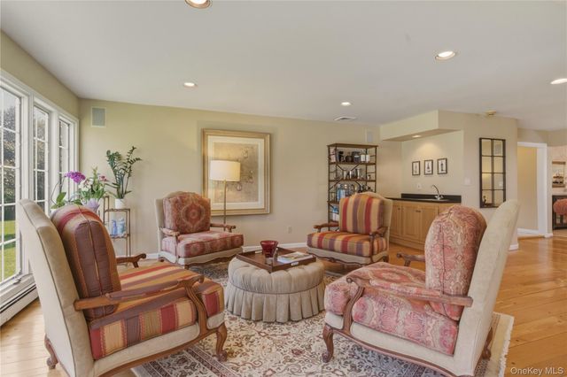 2 Cedarwood Court, Laurel Hollow, NY 11791
