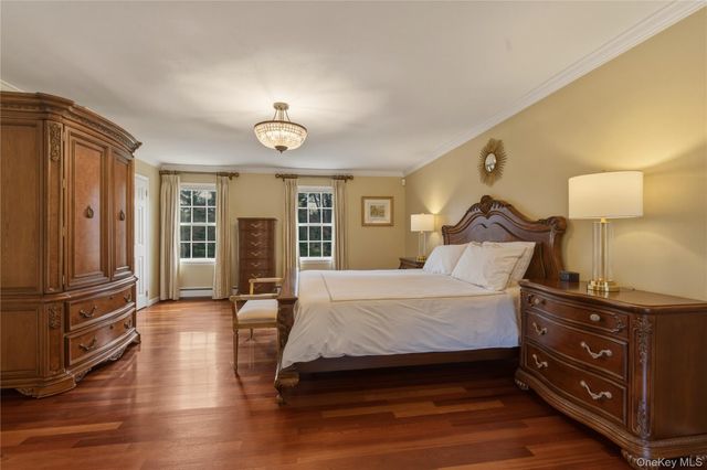 2 Cedarwood Court, Laurel Hollow, NY 11791