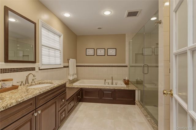 2 Cedarwood Court, Laurel Hollow, NY 11791