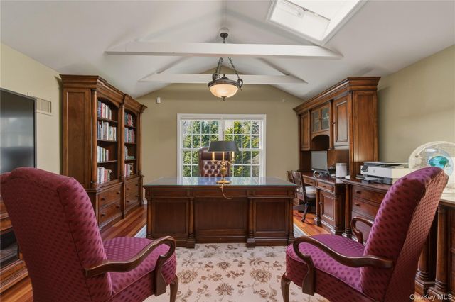 2 Cedarwood Court, Laurel Hollow, NY 11791