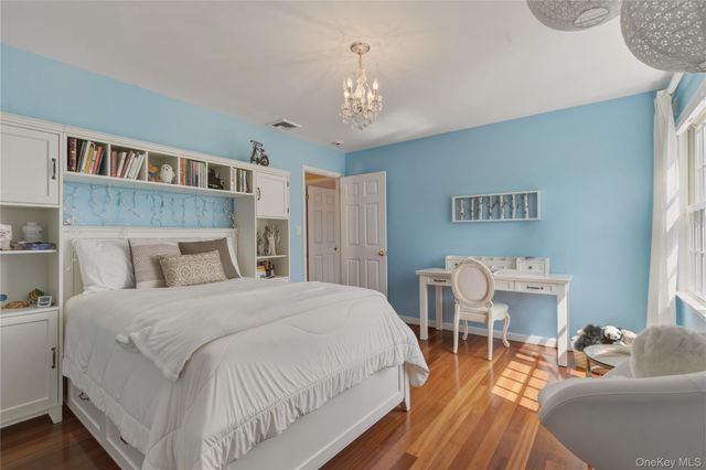 2 Cedarwood Court, Laurel Hollow, NY 11791