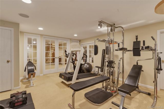 2 Cedarwood Court, Laurel Hollow, NY 11791