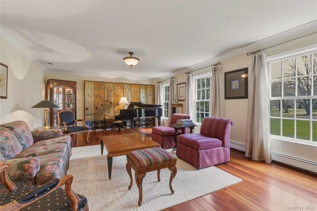 2 Cedarwood Court, Laurel Hollow, NY 11791