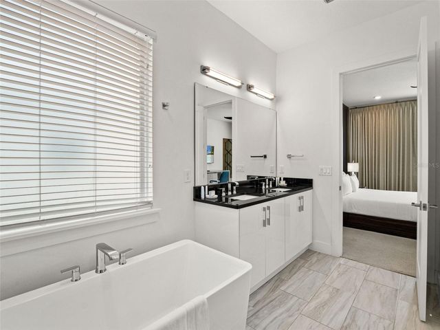 2021 OAK CREEK LOOP, Davenport, FL 33837