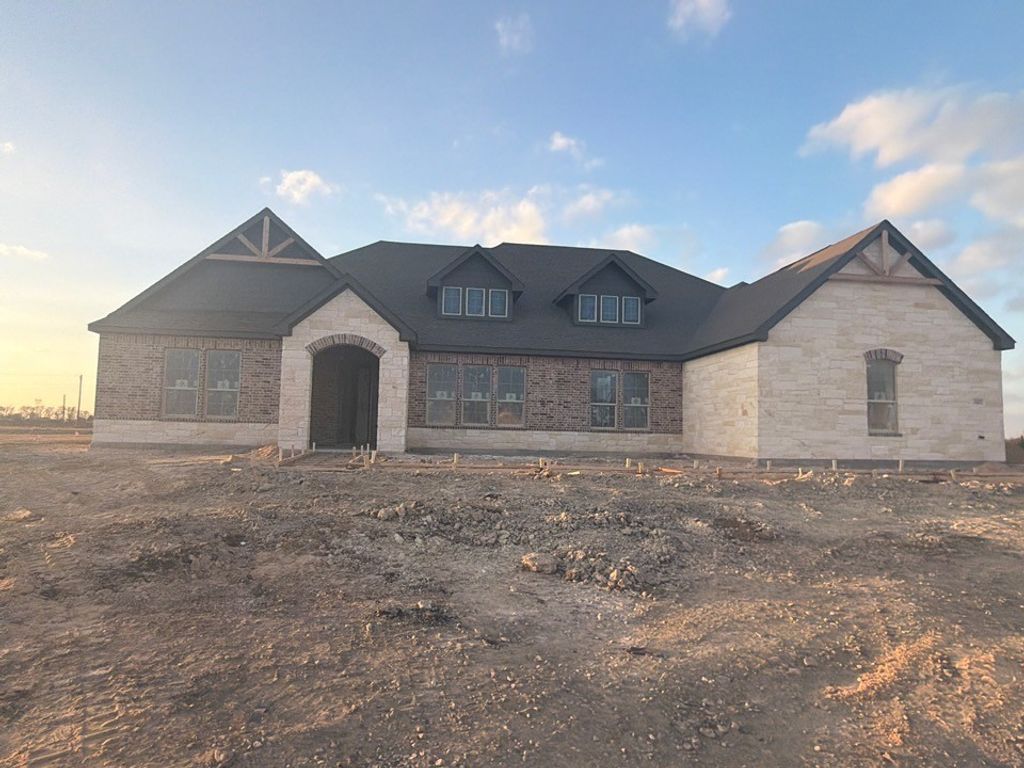1002 Webb Court, Van Alstyne, TX 75495