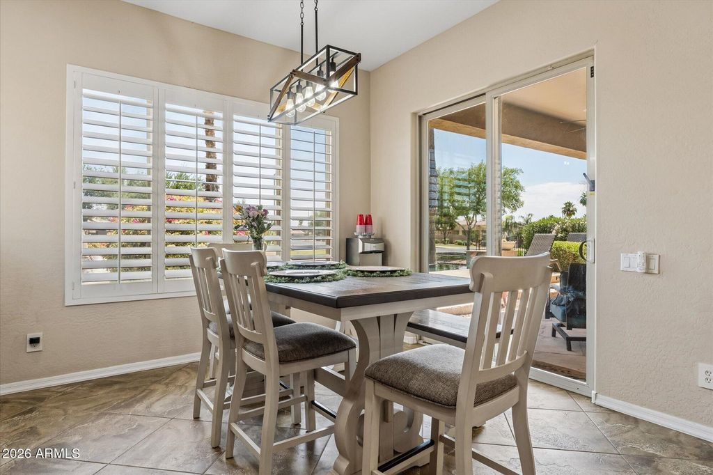 Image 15 of property listing at 837 E Torrey Pines Place, Chandler, AZ 85249
