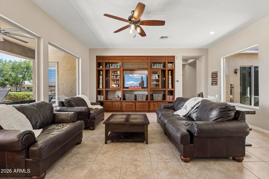 Image 16 of property listing at 837 E Torrey Pines Place, Chandler, AZ 85249