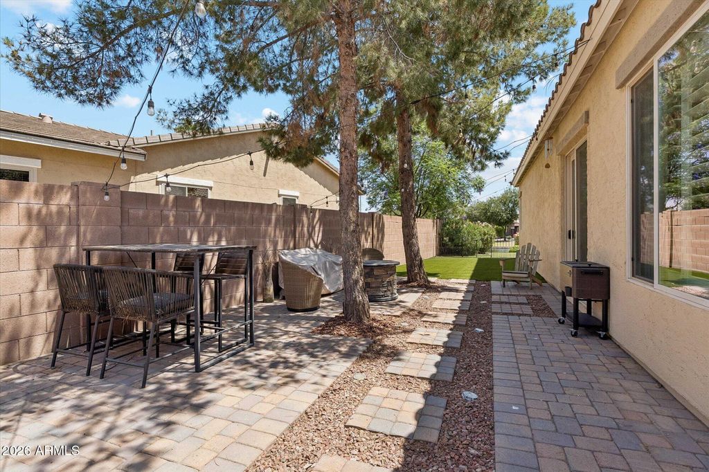 Image 31 of property listing at 837 E Torrey Pines Place, Chandler, AZ 85249