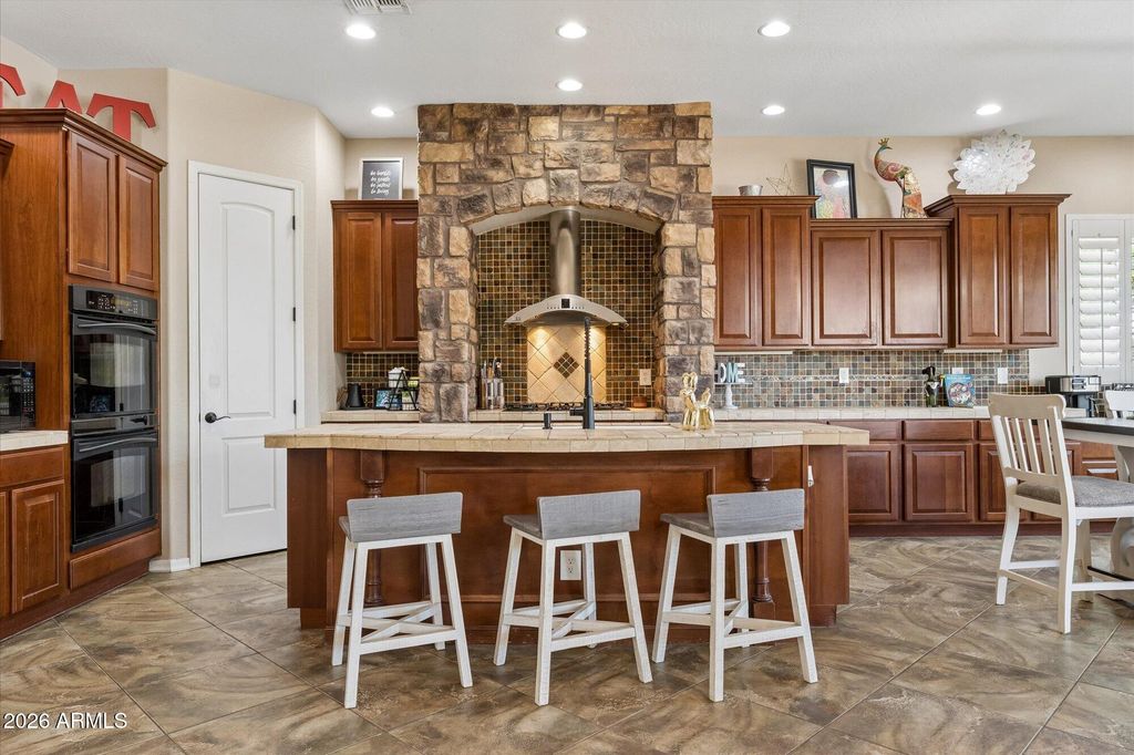 Image 8 of property listing at 837 E Torrey Pines Place, Chandler, AZ 85249