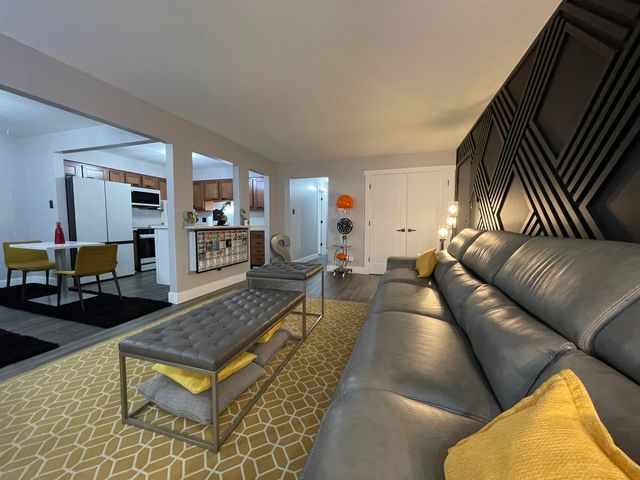 22453 Pleasant Drive 13, Richton Park, IL 60471