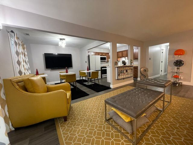 22453 Pleasant Drive 13, Richton Park, IL 60471