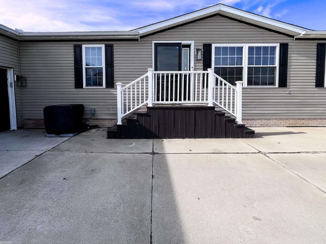 37130 Stone Way, Lenox, MI 48048