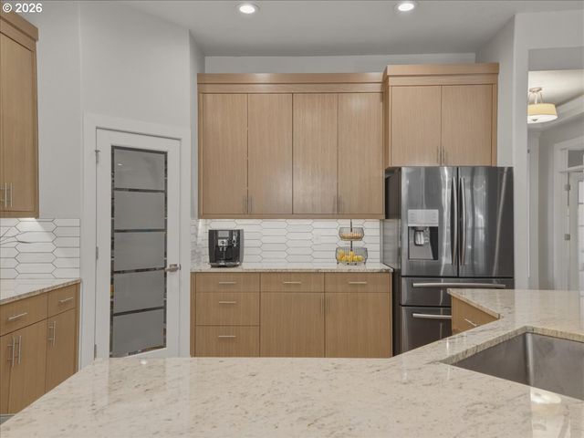 322 Se SUMMIT VIEW Ave, Salem, OR 97306
