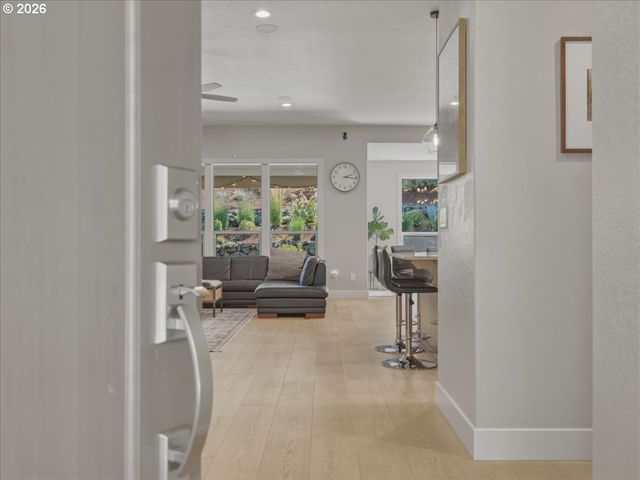 322 Se SUMMIT VIEW Ave, Salem, OR 97306