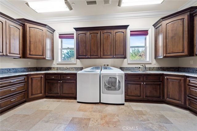 670 Pinnacle Ridge Road, Riverside, CA 92506