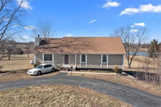 25204 S Blinker Light Road, Harrisonville, MO 64701