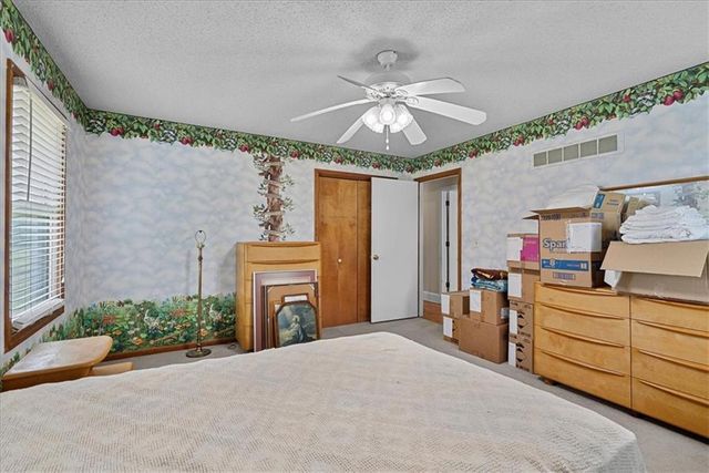 25204 S Blinker Light Road, Harrisonville, MO 64701