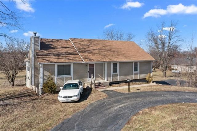 25204 S Blinker Light Road, Harrisonville, MO 64701