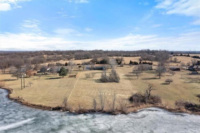 25204 S Blinker Light Road, Harrisonville, MO 64701