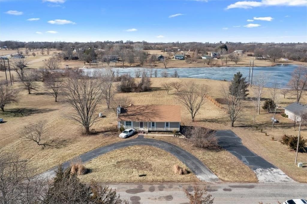 25204 S Blinker Light Road, Harrisonville, MO 64701