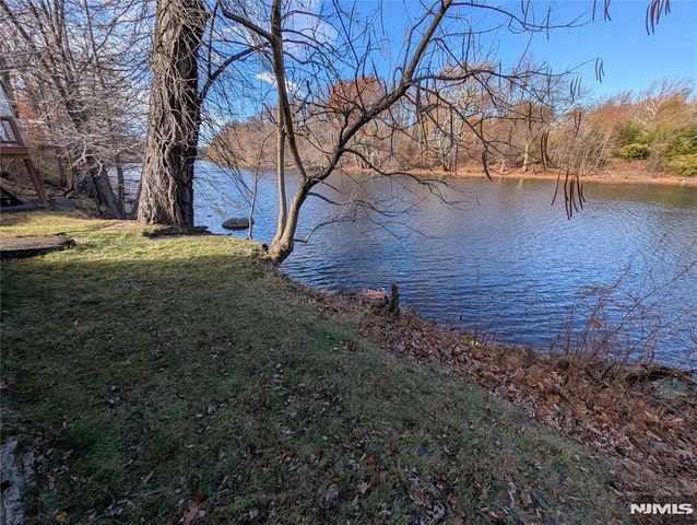 240 Woodcliff Avenue, Little Falls, NJ 07424