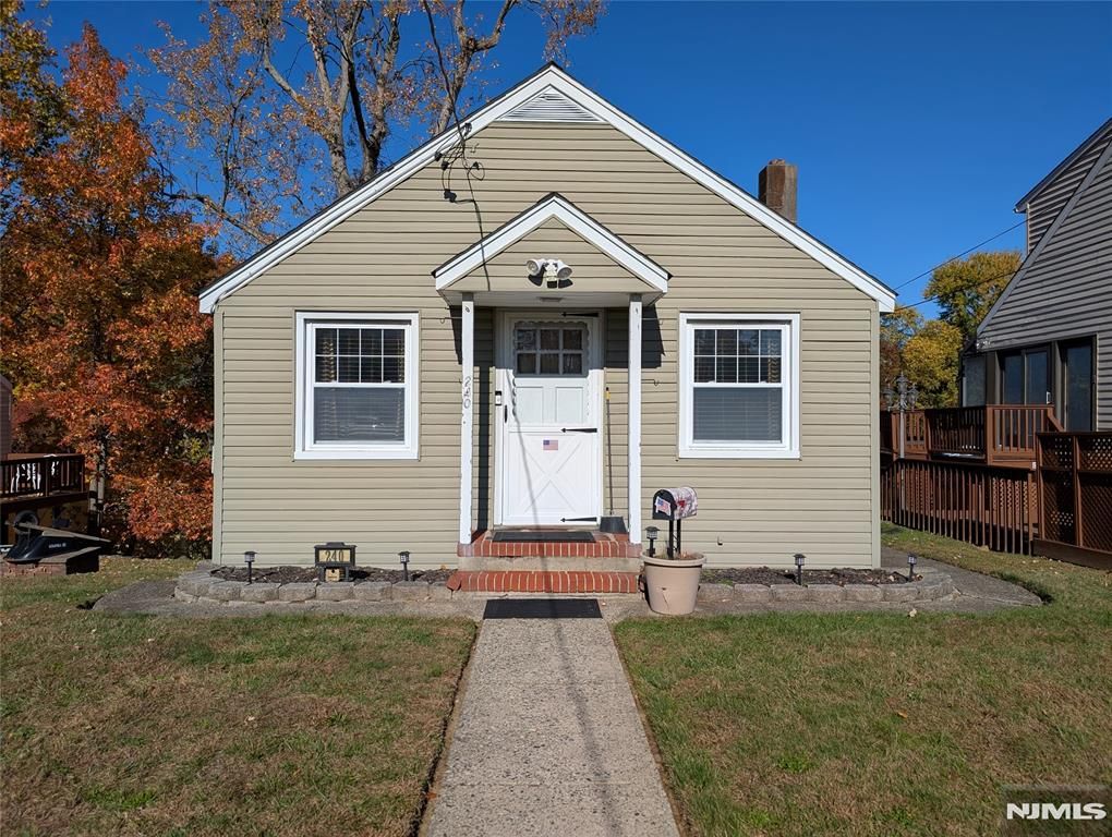 240 Woodcliff Avenue, Little Falls, NJ 07424