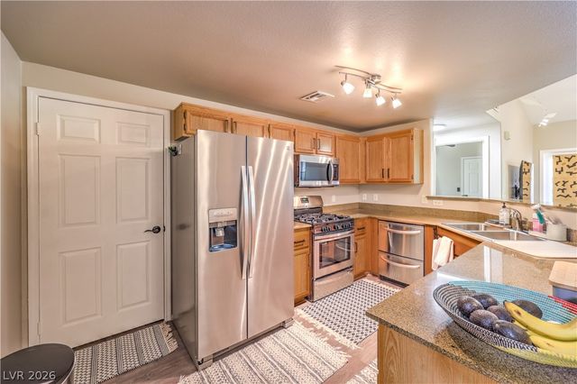 10001 Peace Way 2214, Las Vegas, NV 89147